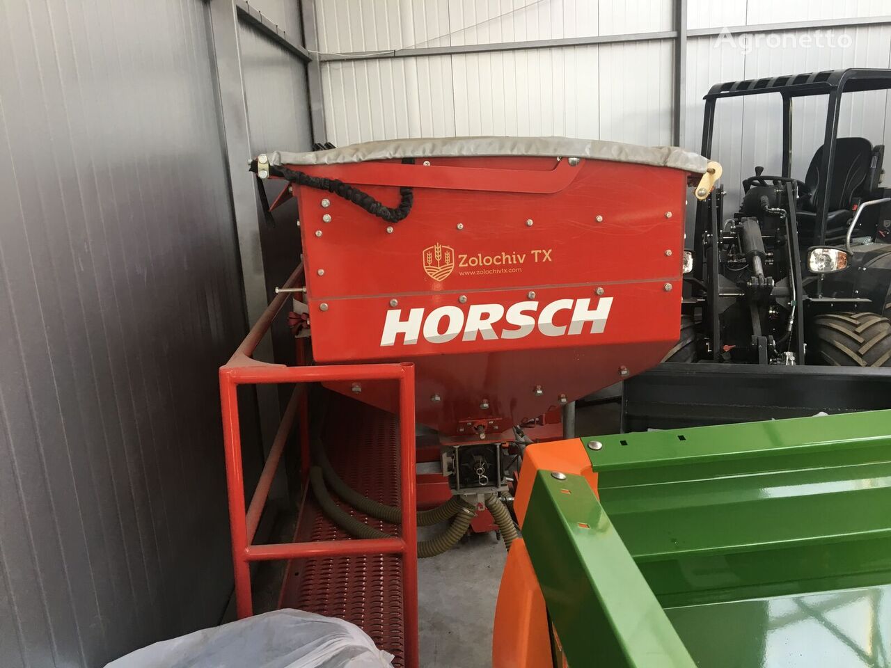 new Horsch BUNKER DLYa VNESENNYa MINERALNIH DOBRIV NA TIGER 4 MT mounted fertilizer spreader