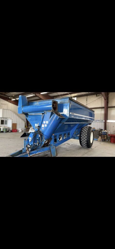 Kinze 840 grain cart