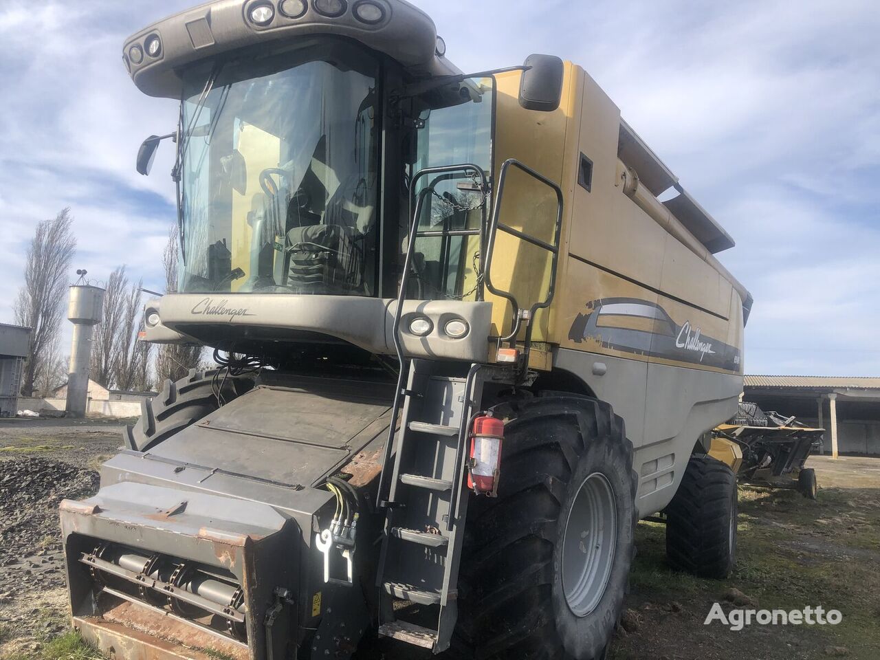 Challenger 654B grain harvester