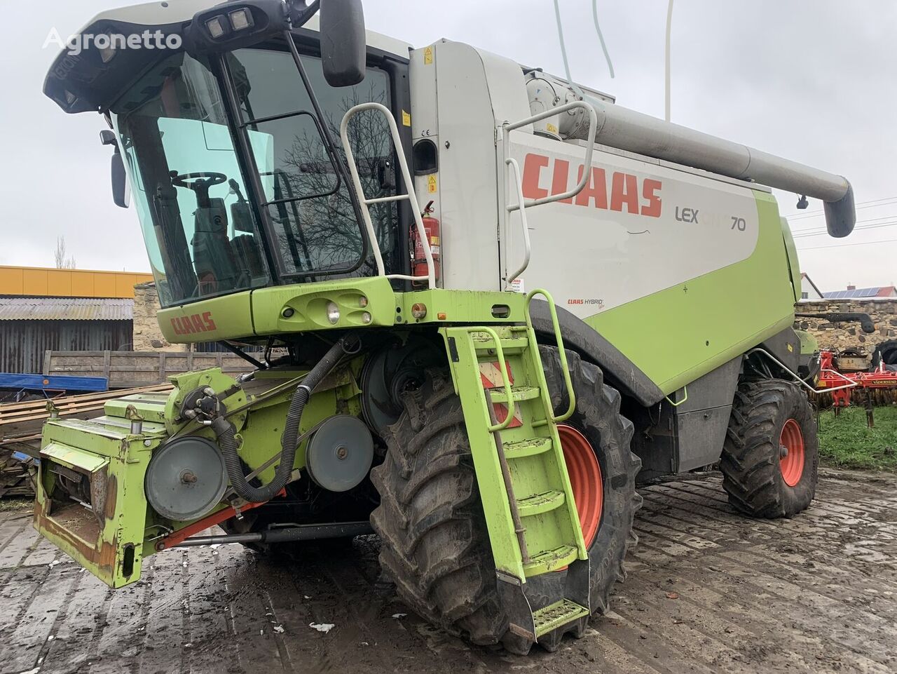 Claas Lexion 570 grain harvester