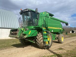 John Deere 9660i WTS grain harvester