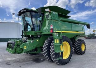 John Deere 9770 STS grain harvester