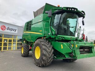 John Deere T560HM grain harvester