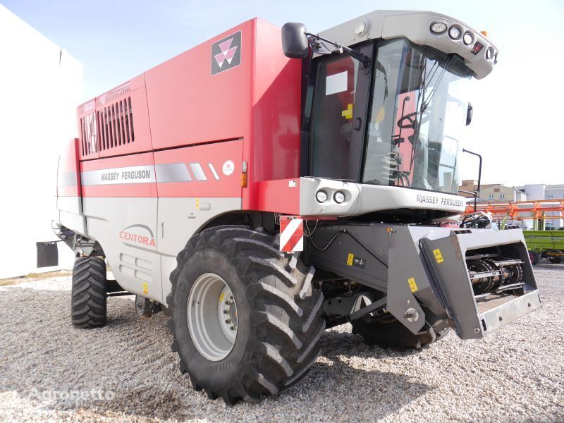 Massey Ferguson Centora 7282 grain harvester