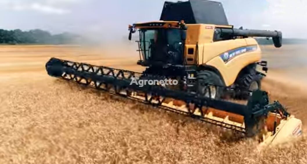 New Holland CR 890 grain harvester