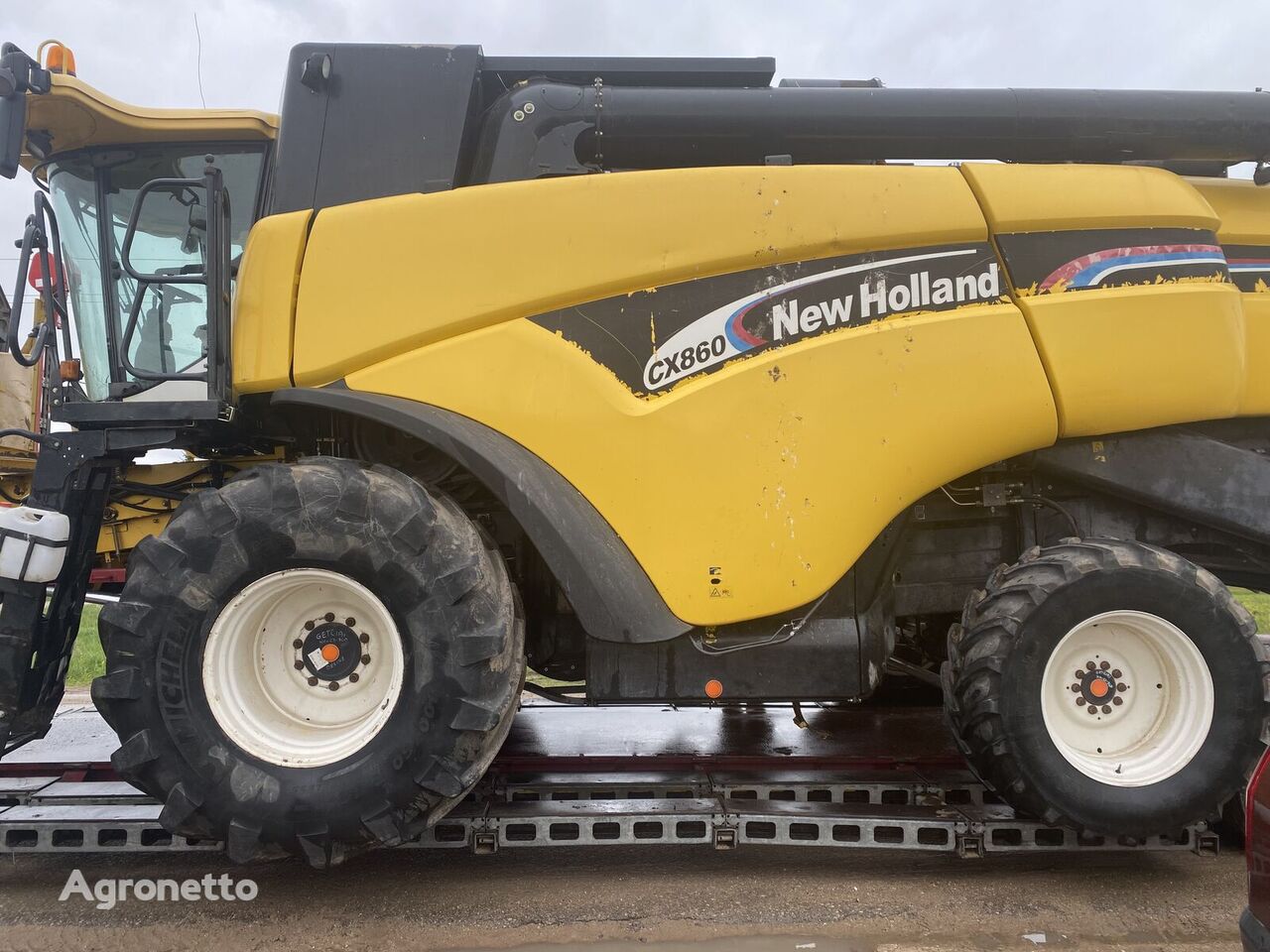 NEW HOLLAND 860CX  New Holland 860CX for grain harvester for parts