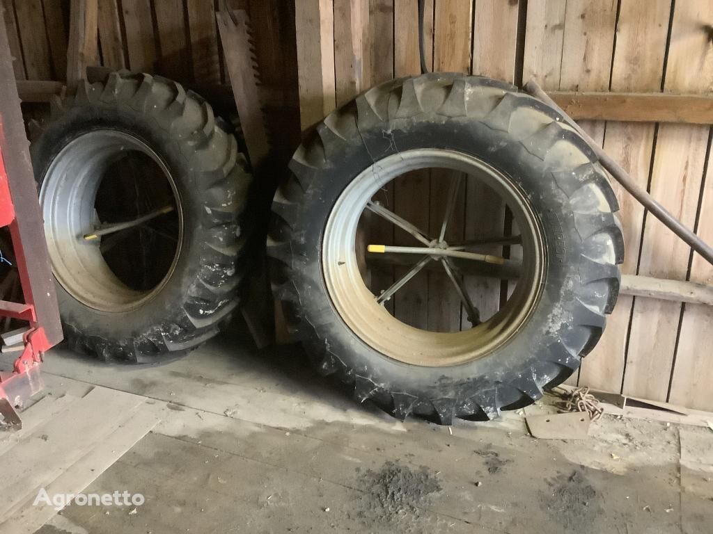 Tvilling montasje i dim 16,9x34 og 5 ermet handy feste, innelagr tractor tire