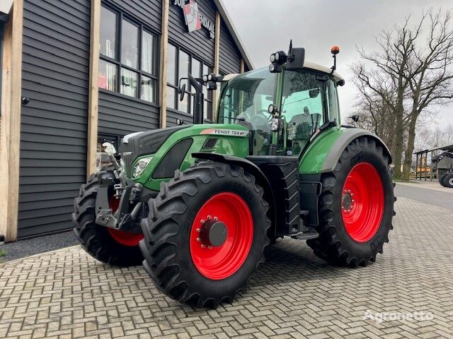 Fendt 724 wheel tractor