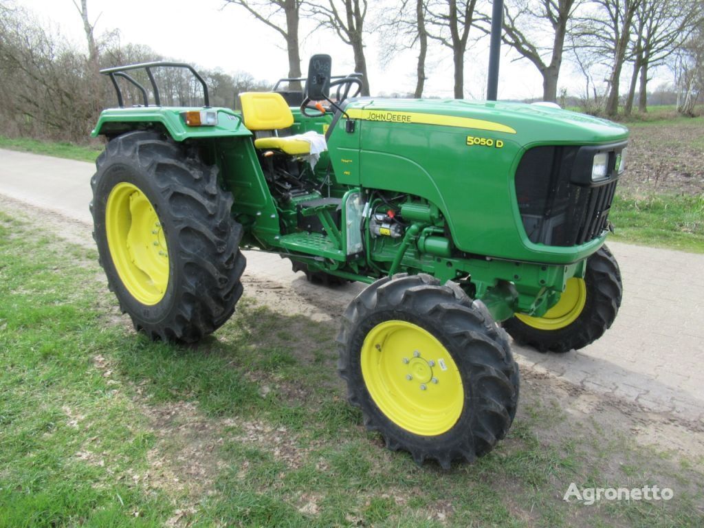 John Deere 5050 D  wheel tractor