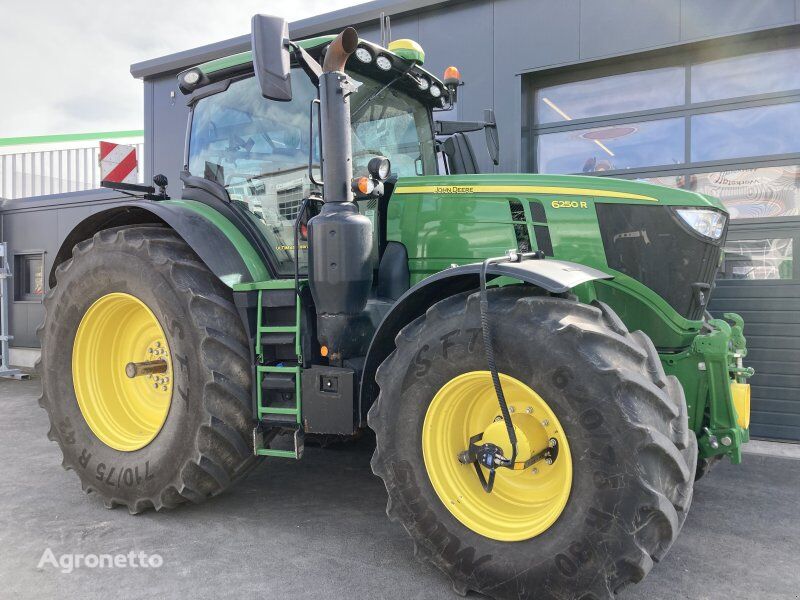 John Deere 6250 R wheel tractor