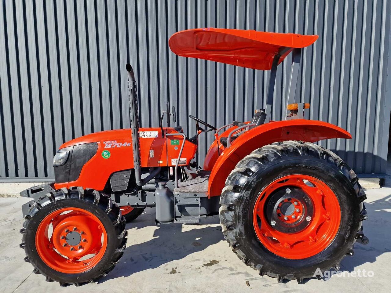 Kubota M704K - 4-Wheel Drive Tractor - 2016 wheel tractor