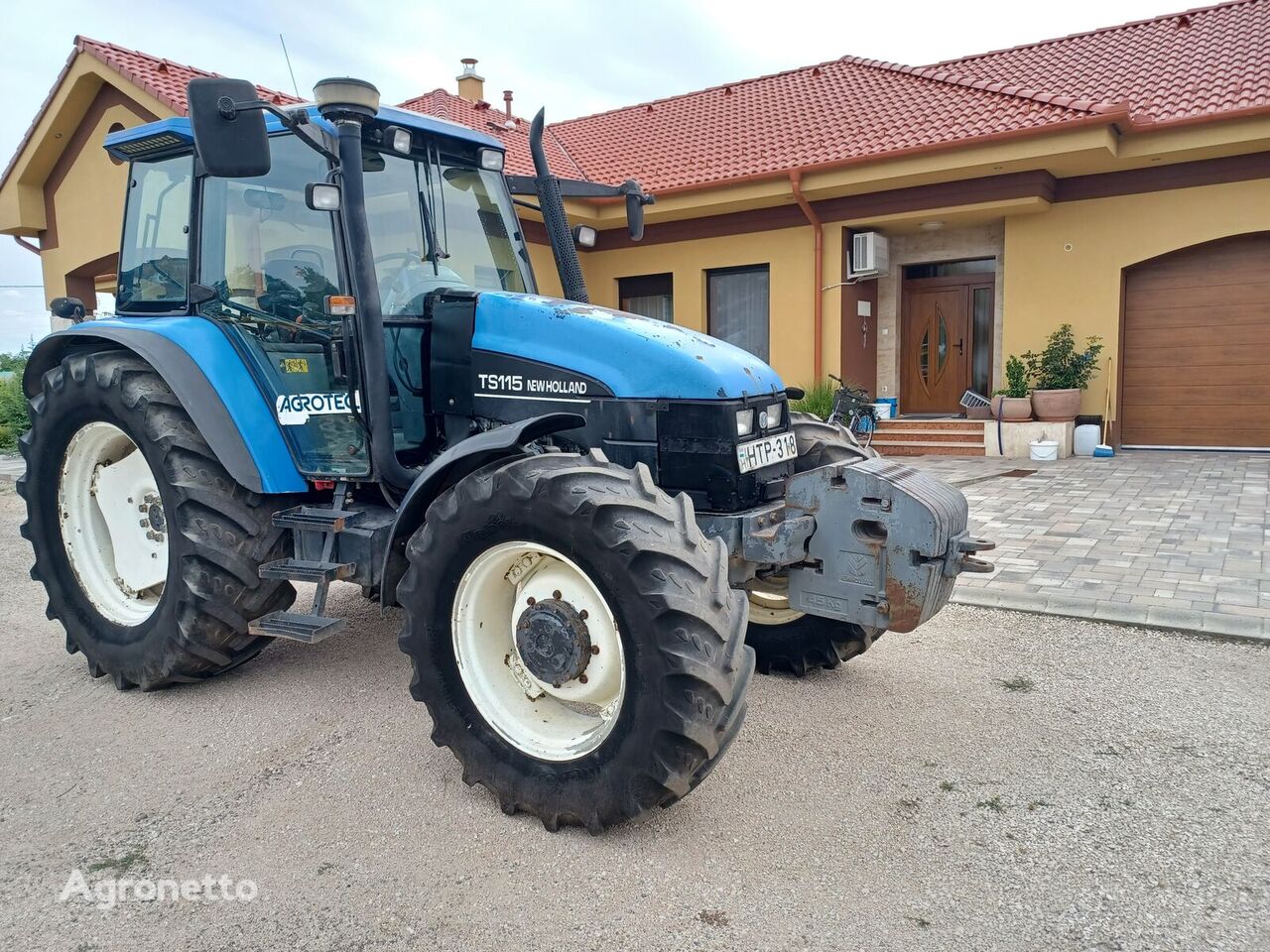 New Holland TS115 wheel tractor